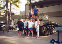hugontank.jpg (61587 bytes)